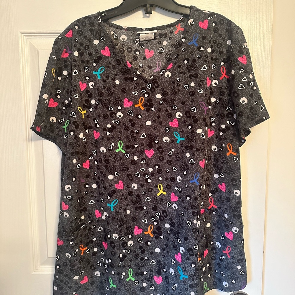 Colorful Ribbon and Heart Print Scrub Top